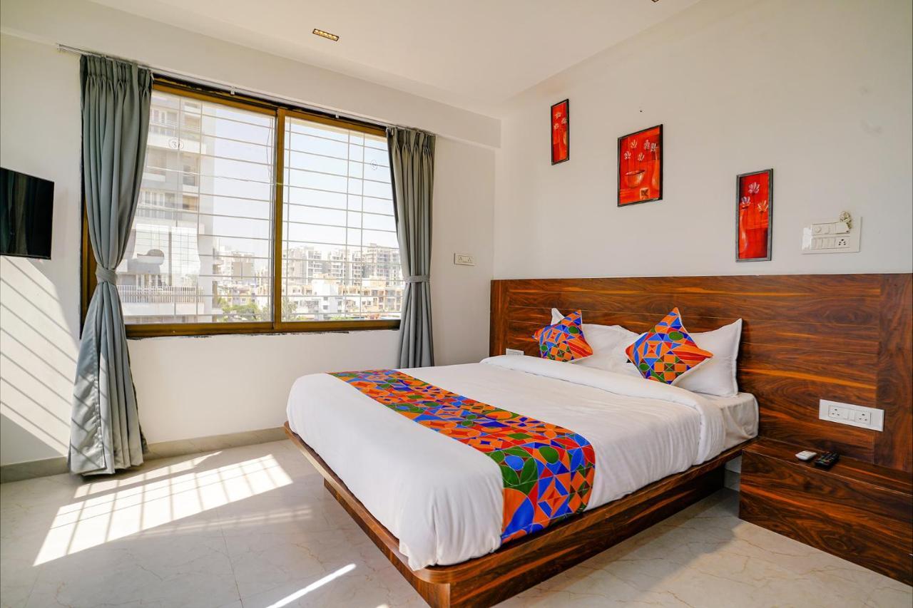 Fabhotel Crystal Inn - Nr Suvarndeep Chowk Pimpri-Chinchwad Zewnętrze zdjęcie
